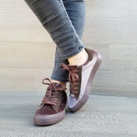Velvet Fashion Low Tops Sneakers - Picture 8 of 8